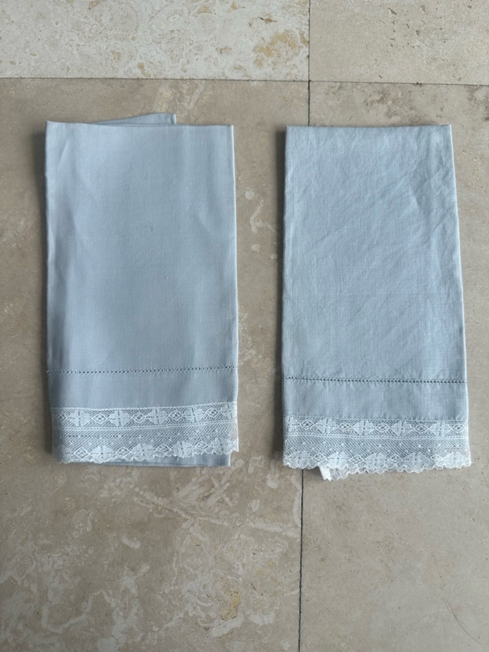Set of 2 Lace-Trim White Linen Napkins